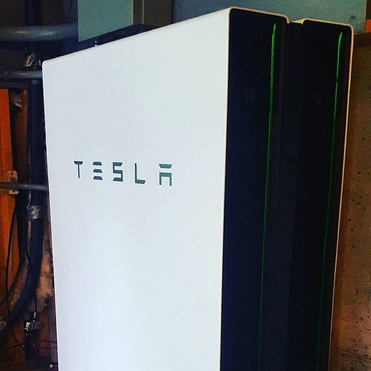 Wall-mounted home battery storage system